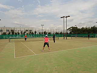 西宇治公園テニスコートの写真